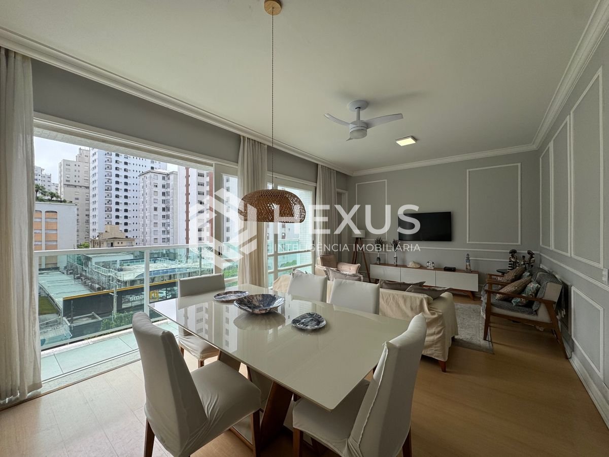 Apartamento reformado com varanda vista mar nas Pitangueiras, Guarujá