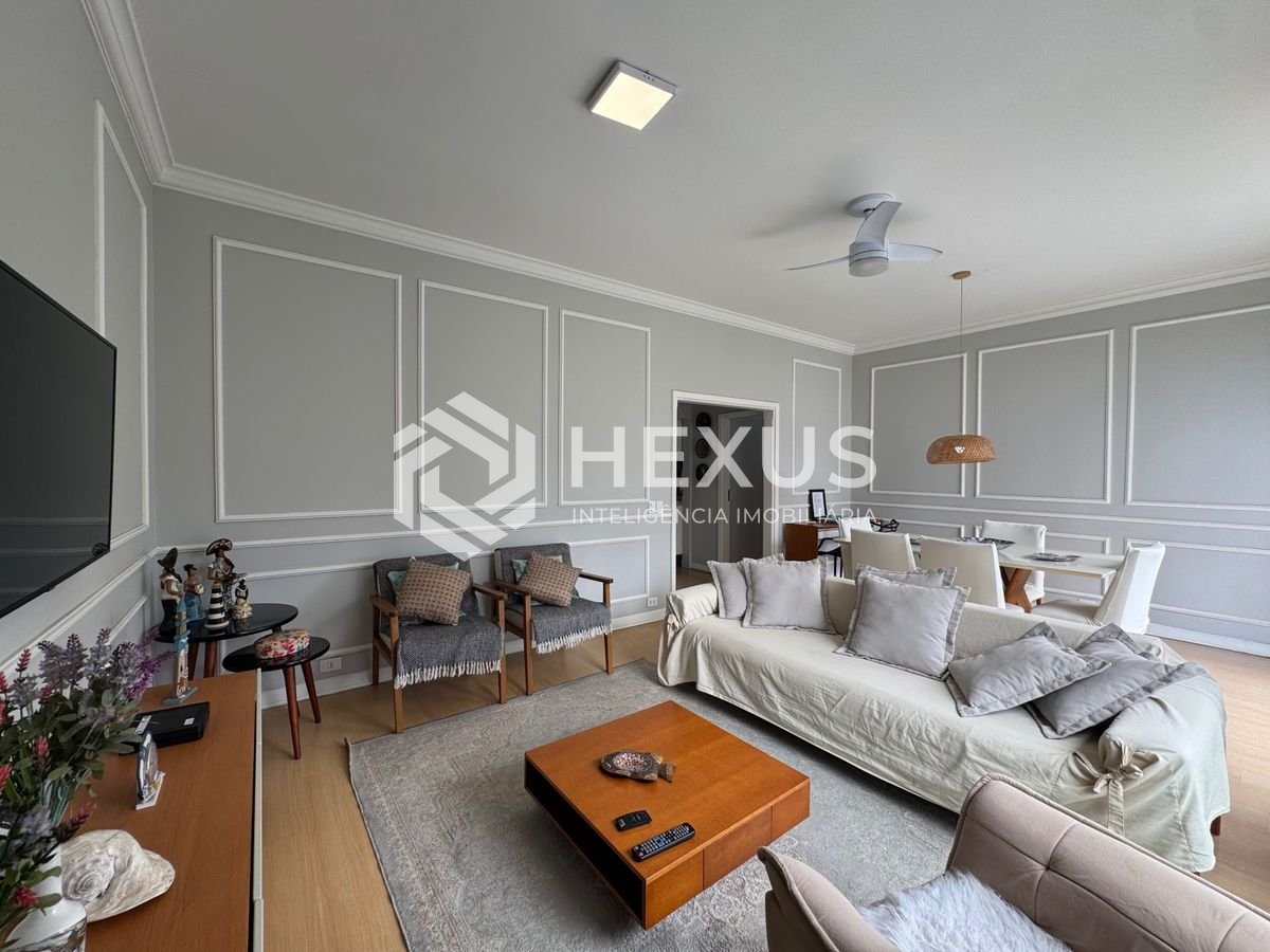 Foto 4 de Apartamento reformado com varanda vista mar nas Pitangueiras, Guarujá