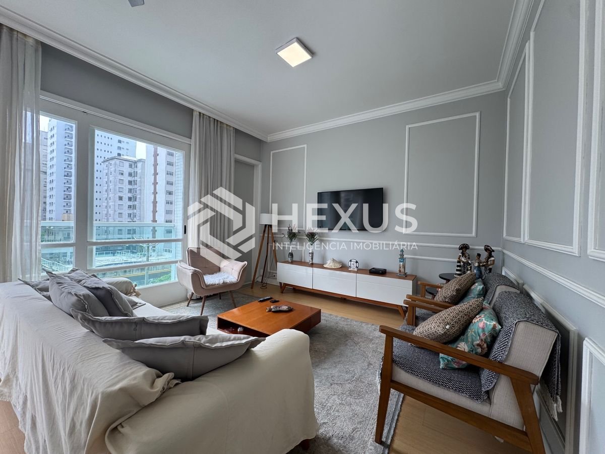 Foto 5 de Apartamento reformado com varanda vista mar nas Pitangueiras, Guarujá