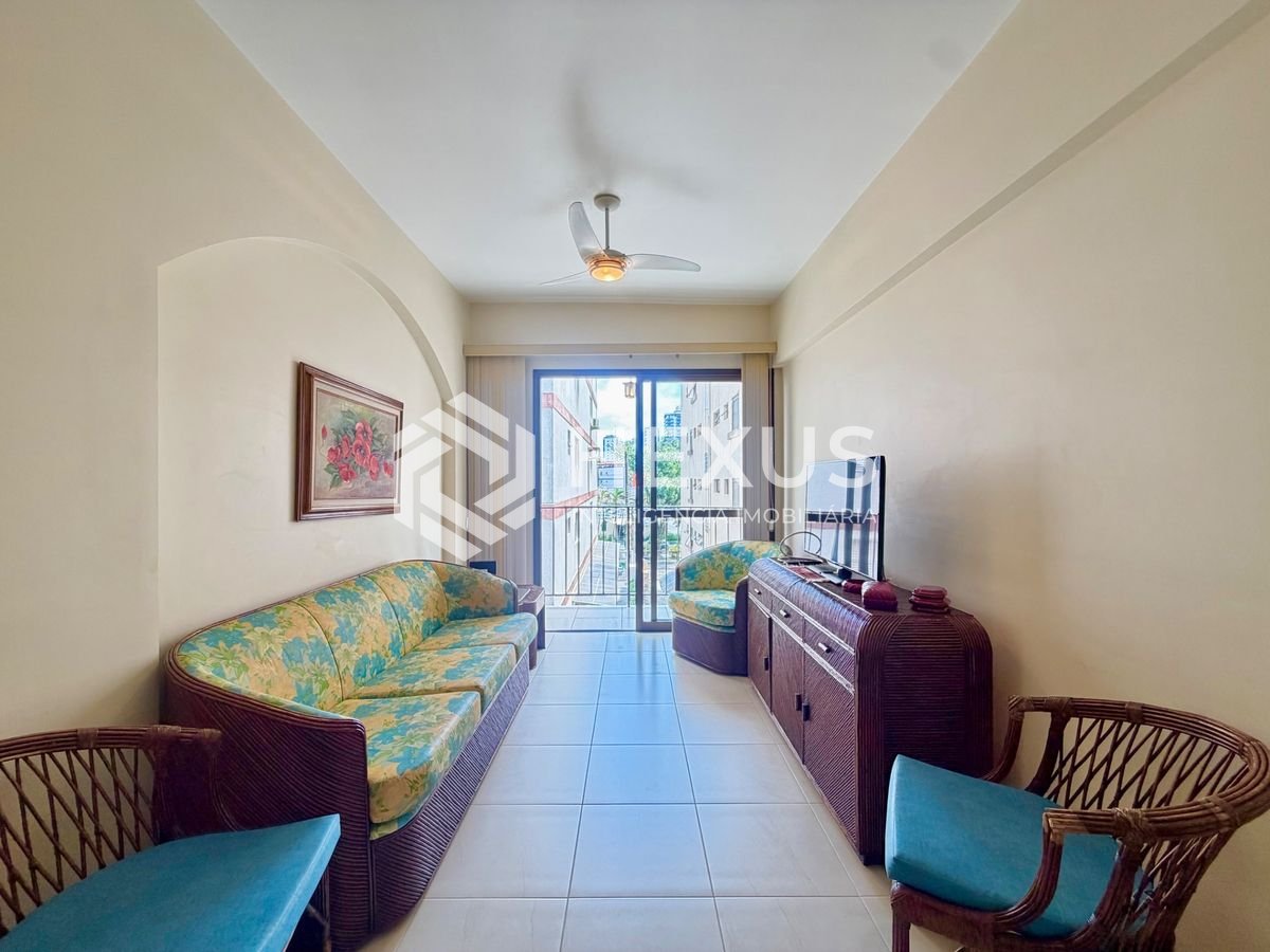Foto 2 de Apartamento reformado com varanda a 500m da praia na Enseada, Guarujá