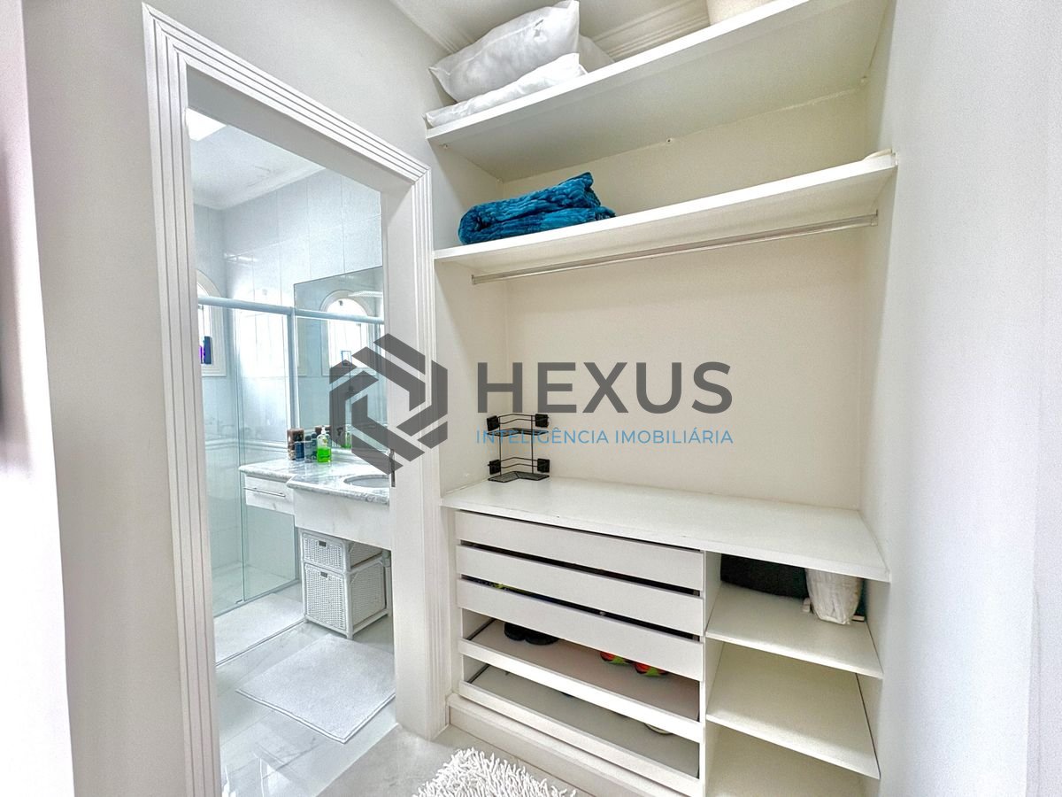 Foto 44 de Casa reformada com piscina e área gourmet no Jardim Acapulco, Guarujá