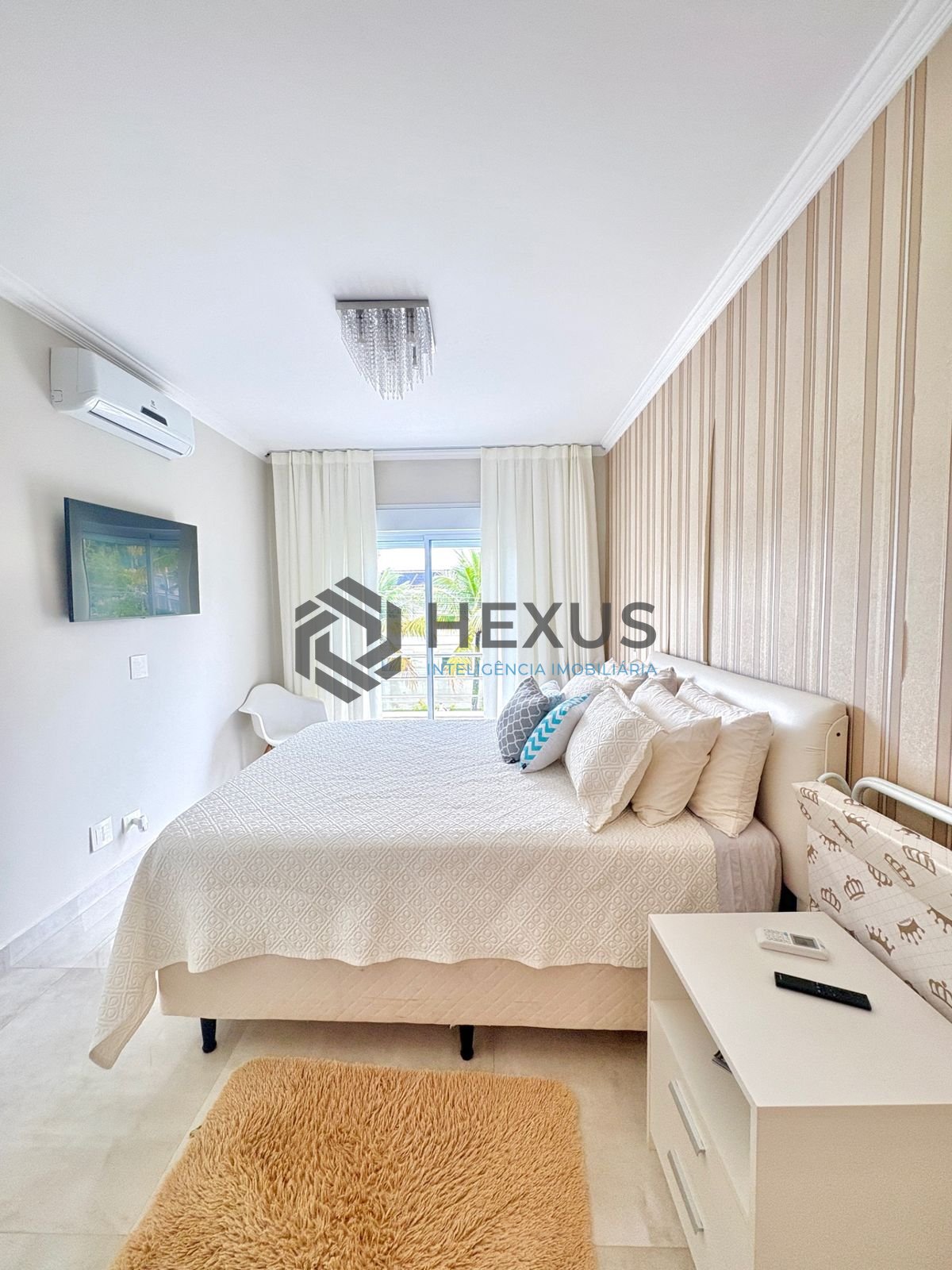 Foto 53 de Casa reformada com piscina e área gourmet no Jardim Acapulco, Guarujá