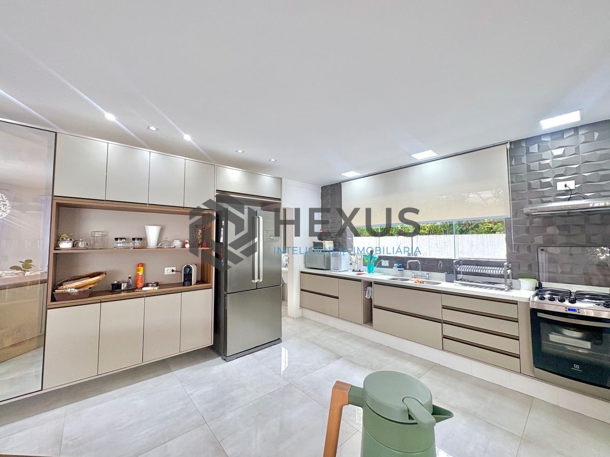 Foto 21 de Casa reformada com piscina e área gourmet no Jardim Acapulco, Guarujá