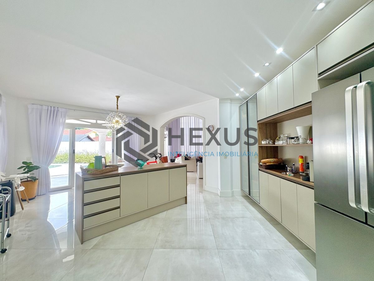 Foto 20 de Casa reformada com piscina e área gourmet no Jardim Acapulco, Guarujá
