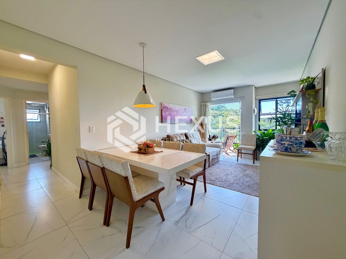 Apartamento reformado com varanda e lazer a 500m da praia no Tombo, Guarujá