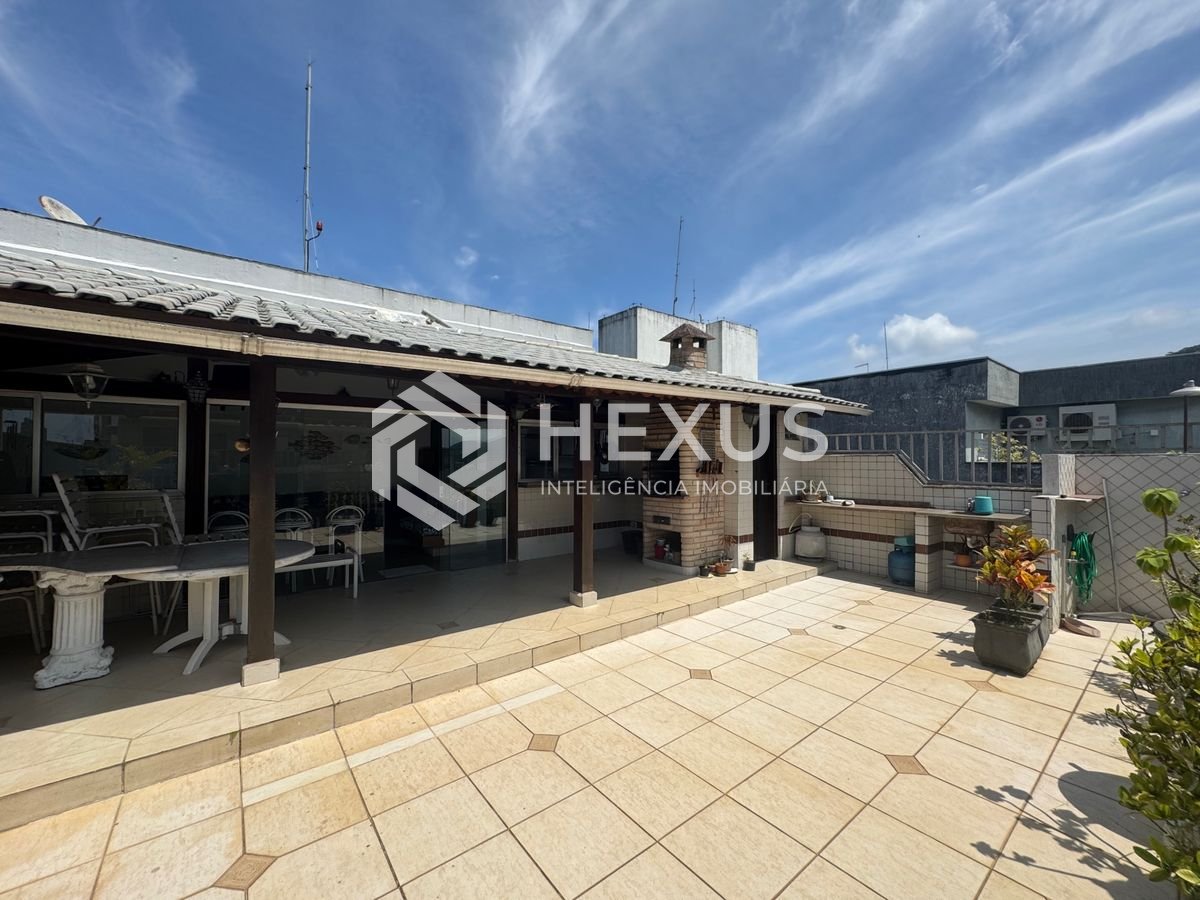 Duplex com varanda gourmet vista mar a 350m da praia na Enseada, Guarujá