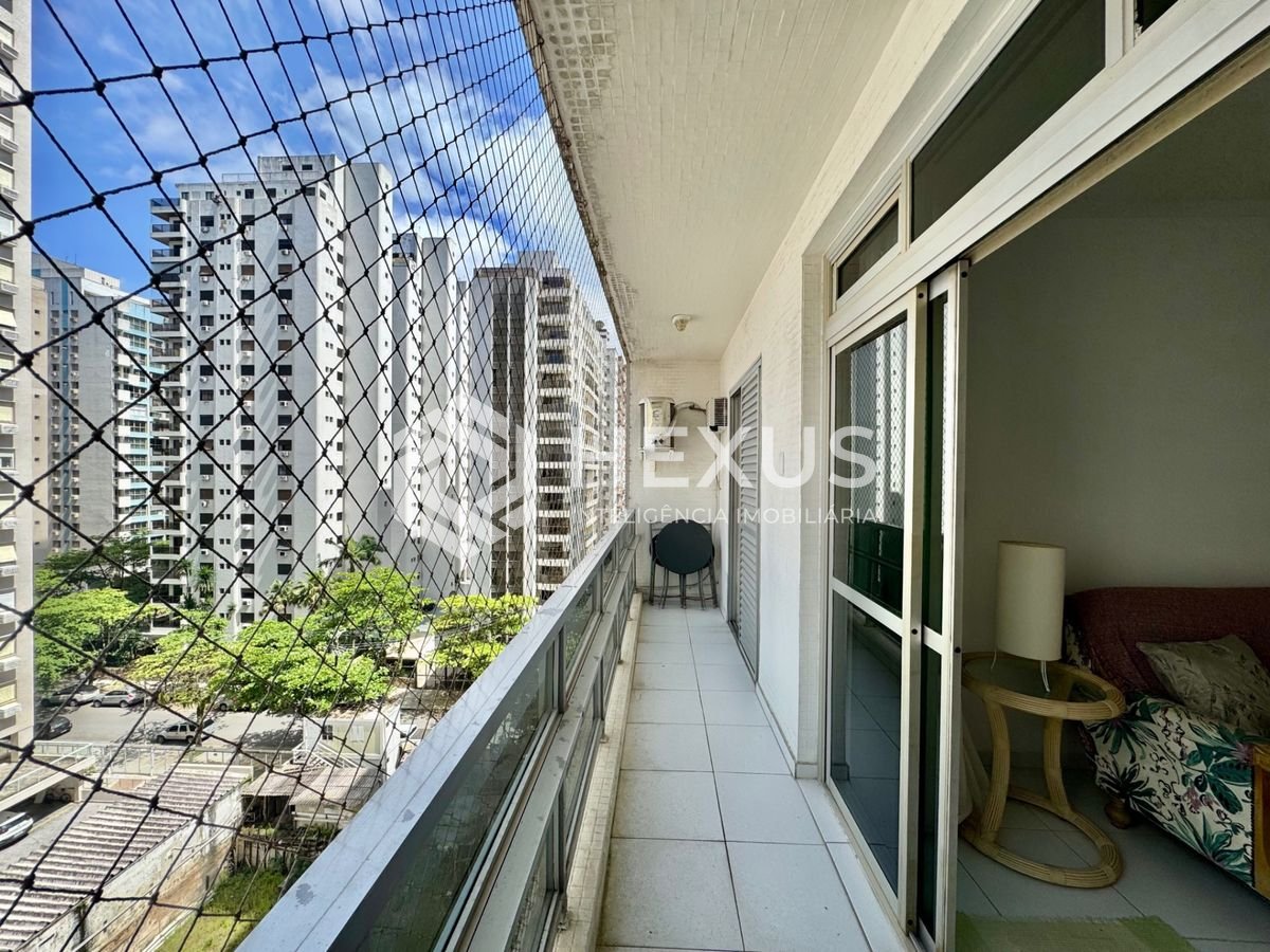 Foto 4 de Apartamento com varanda e lazer na beira mar das Pitangueiras, Guarujá