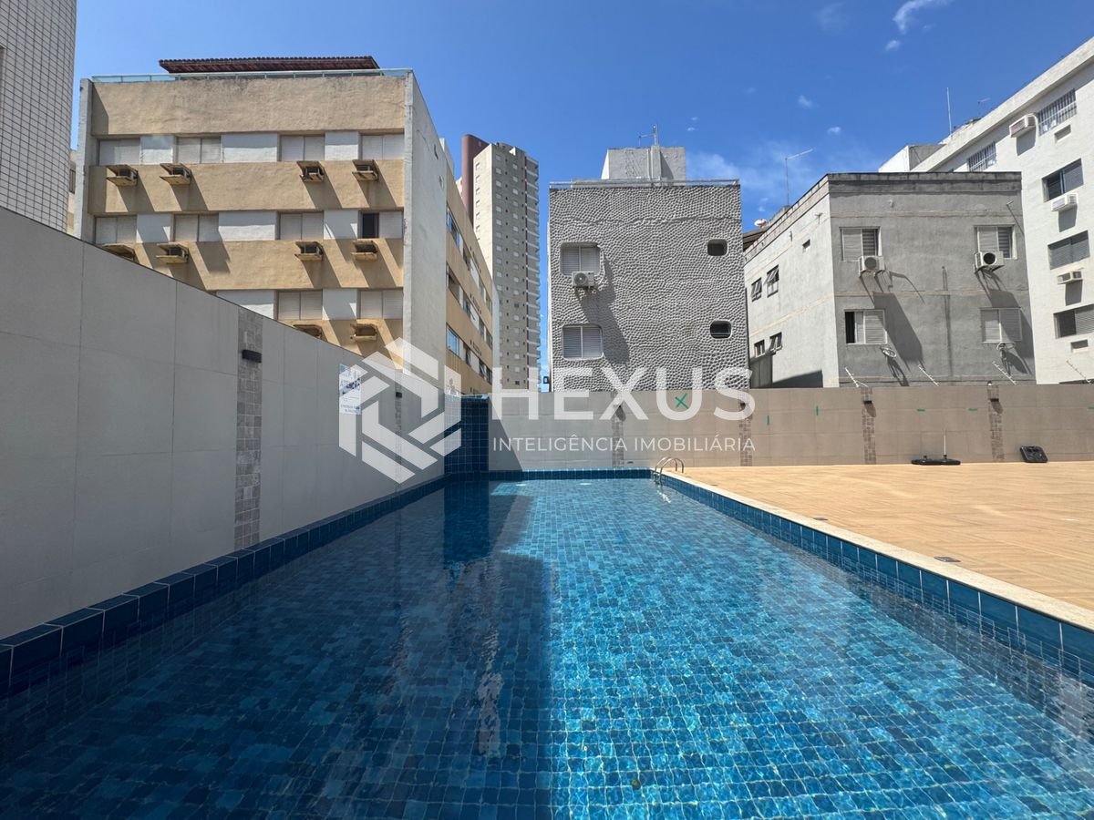 Apartamento reformado com varanda e lazer a 350m da praia na Enseada, Guarujá