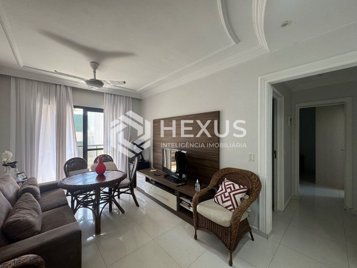 Foto 5 de Apartamento reformado com varanda e lazer a 350m da praia na Enseada, Guarujá